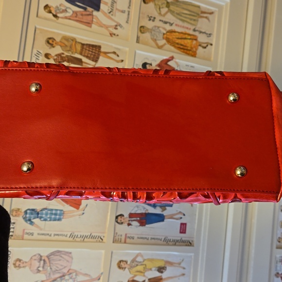 M.C. red tooled bag - Picture 8 of 9